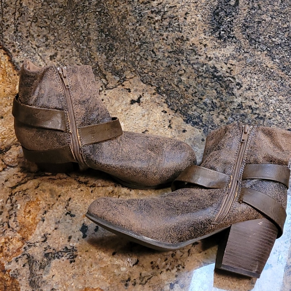 Chic & Comfortable Booties | Qupid